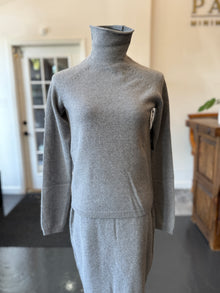  Reg Royal Cashmere Turtleneck Sweater Feather