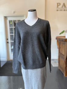  Reg Royal Cashmere Paul V Neck Coal