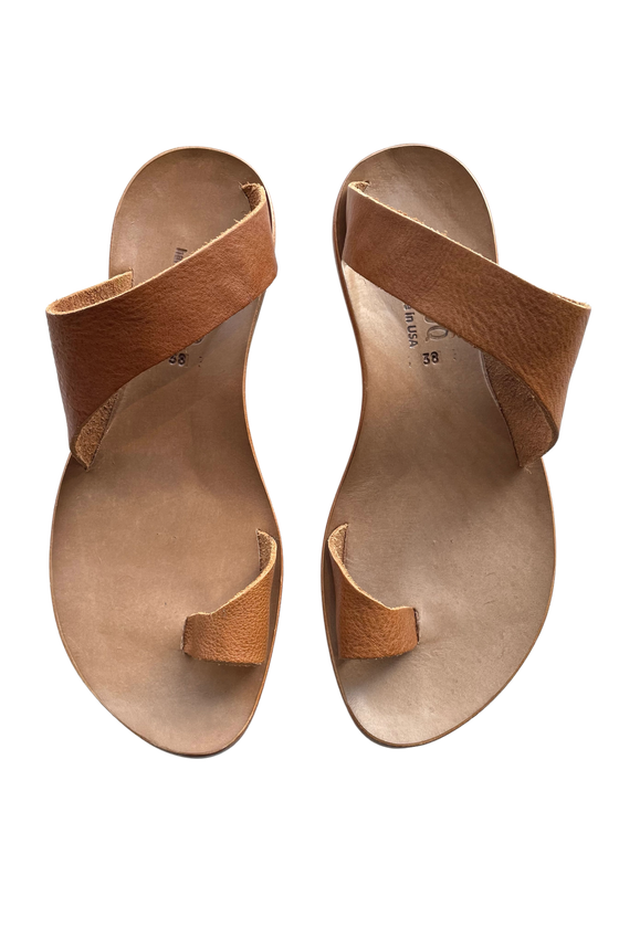 Thong Sandal in Tocu (Washed Dark Tan)