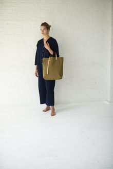  8.6.4 Design Small Nylon Tote Coyote Brown