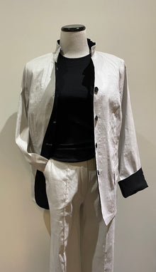  Peter O mahler Buttoned jacket in Linen stretch found at PATRICIA in Southern Pines, NC
