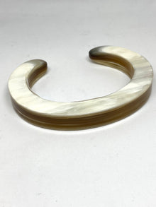  CATHs Beige Laminated Oval Horn Cuff