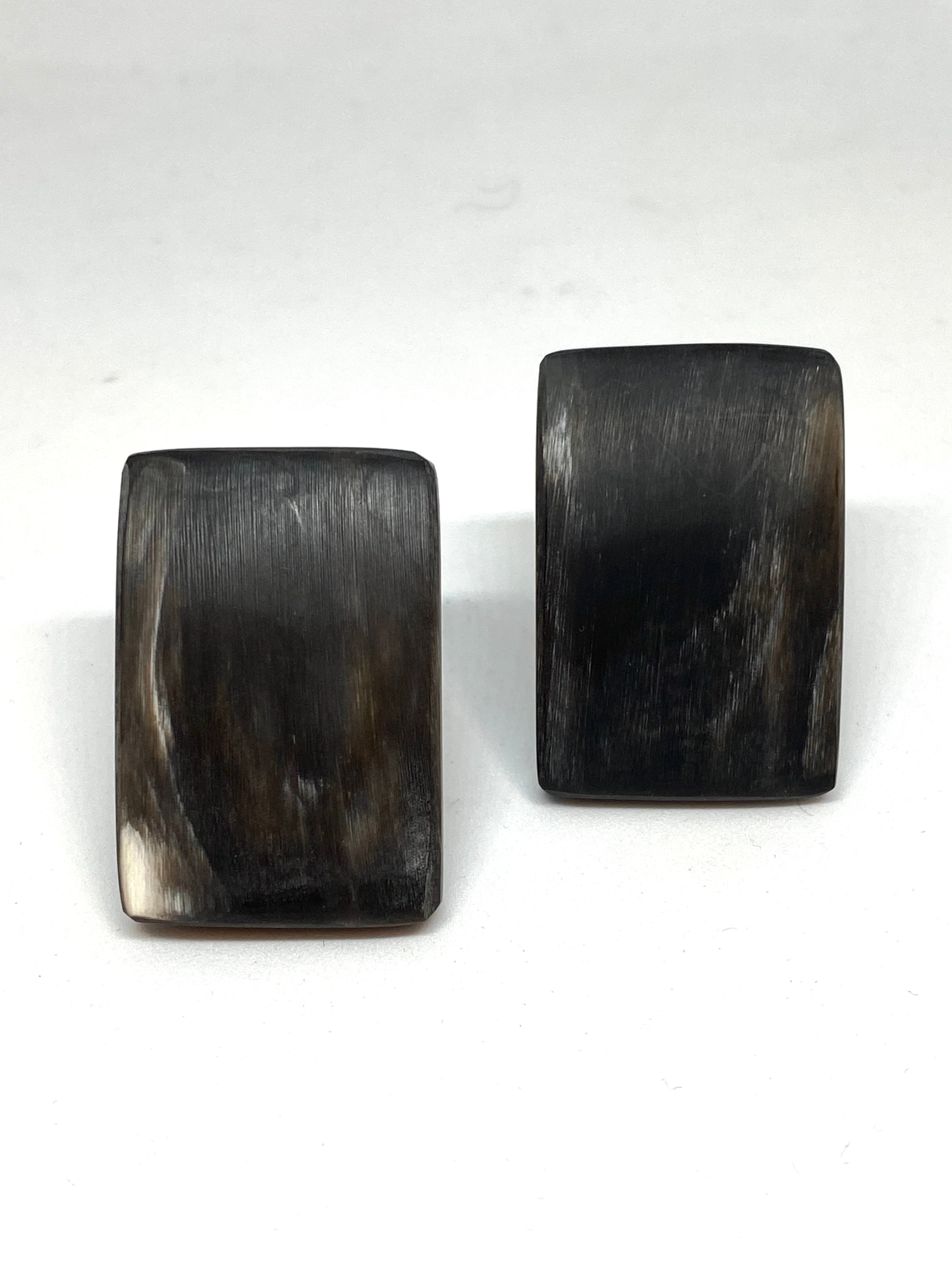 CATHs Black/Gray Horn Curved Plaque Clip-on Earrings