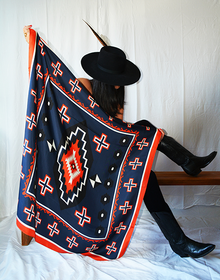  Squar'd Away La Pirámide Scarf