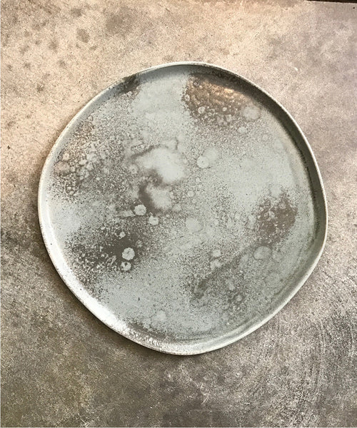 Ripple Dinner Plate in Concrete