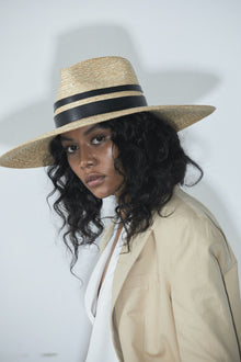  Janessa Leoné Elyn