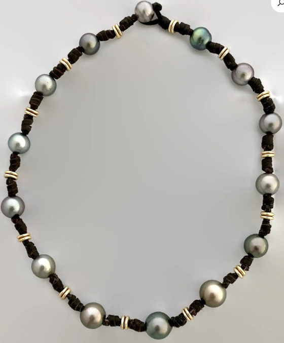 Jhaña Pearl Luna Necklace