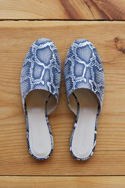 Blue cobra print smoking slipper