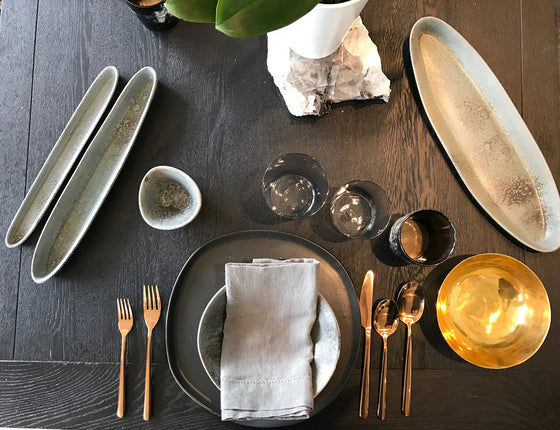 minimalist table setting featuring the ripple rimmed plate