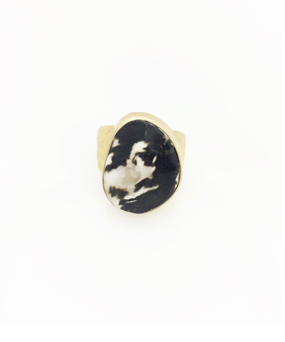 Heather Benjamin | Handmade Black and White Shell Ring – PATRICIA